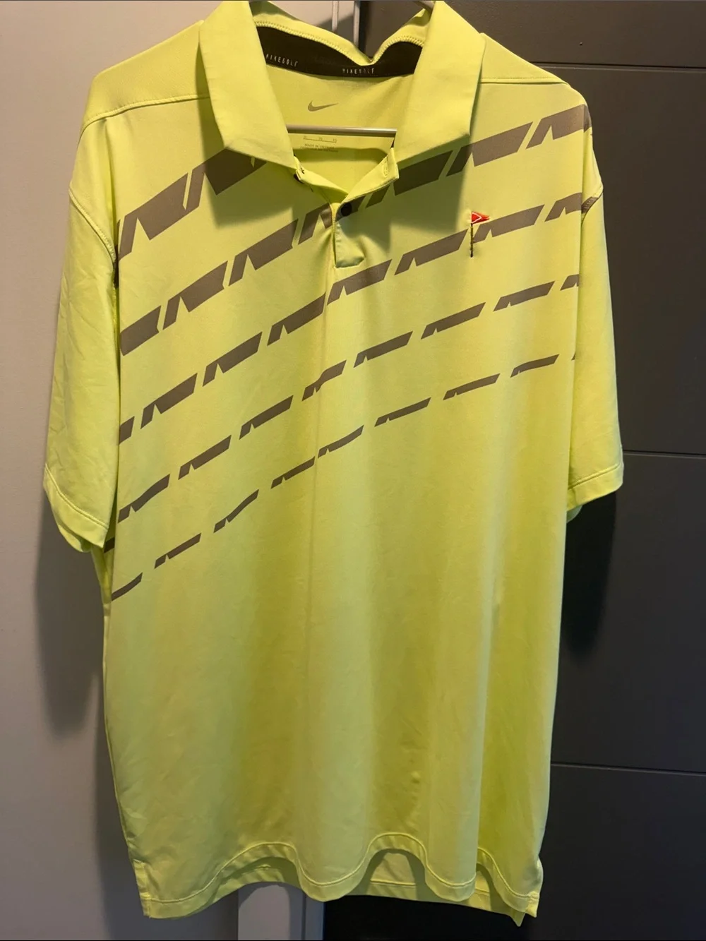 Nike Men’s Neon yellow Polo with Gray Diagonal Stripes like new size XL